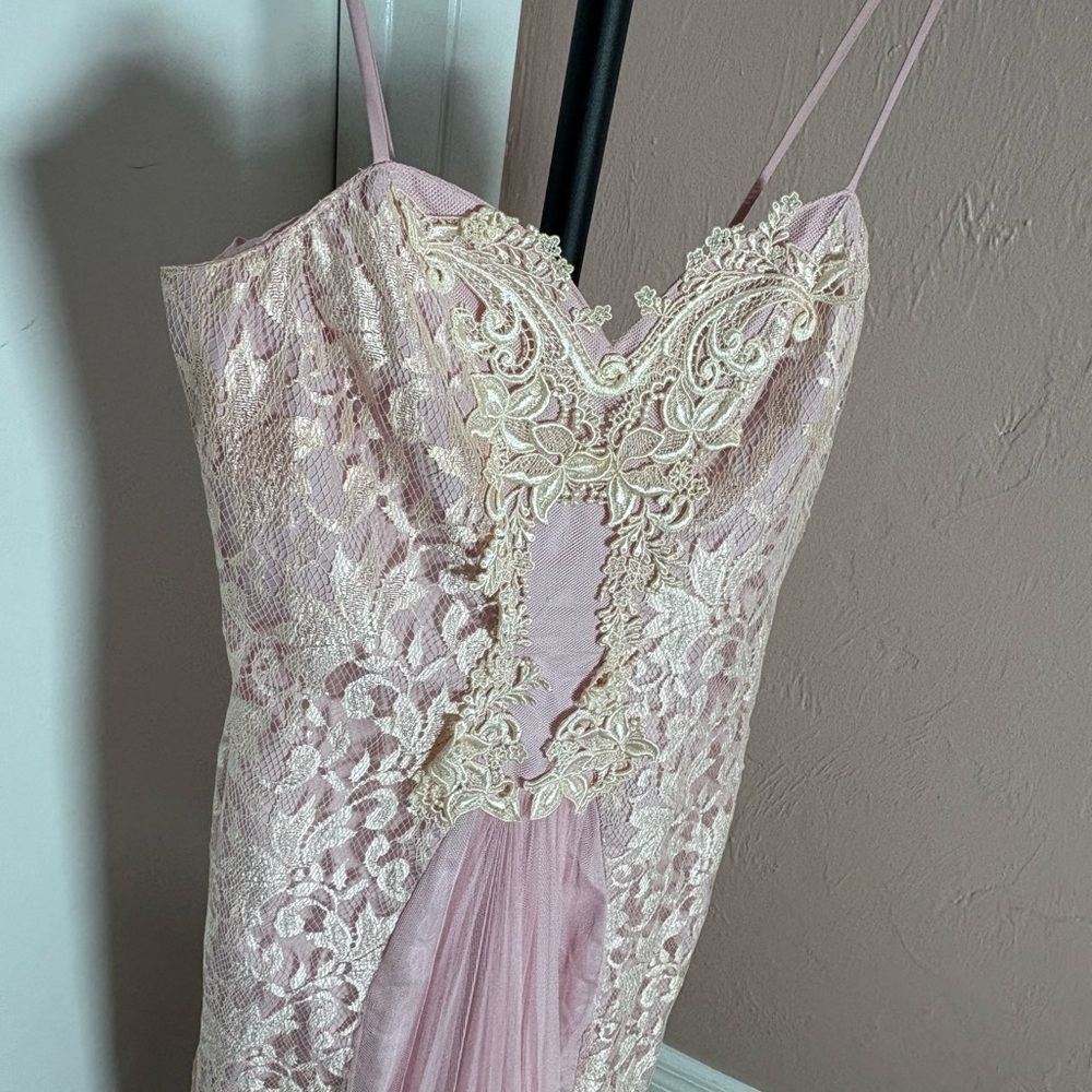 newleaf by samir  nice beautiful pink dress 

Size 7/8

Really good condition - Picture 4 of 8